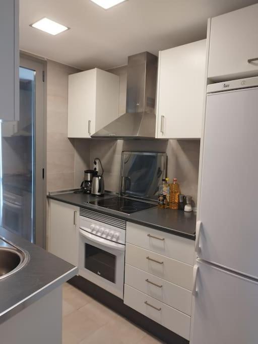 Apartamento Bonito - Playas Las Deveses Ел Вергер Екстериор снимка