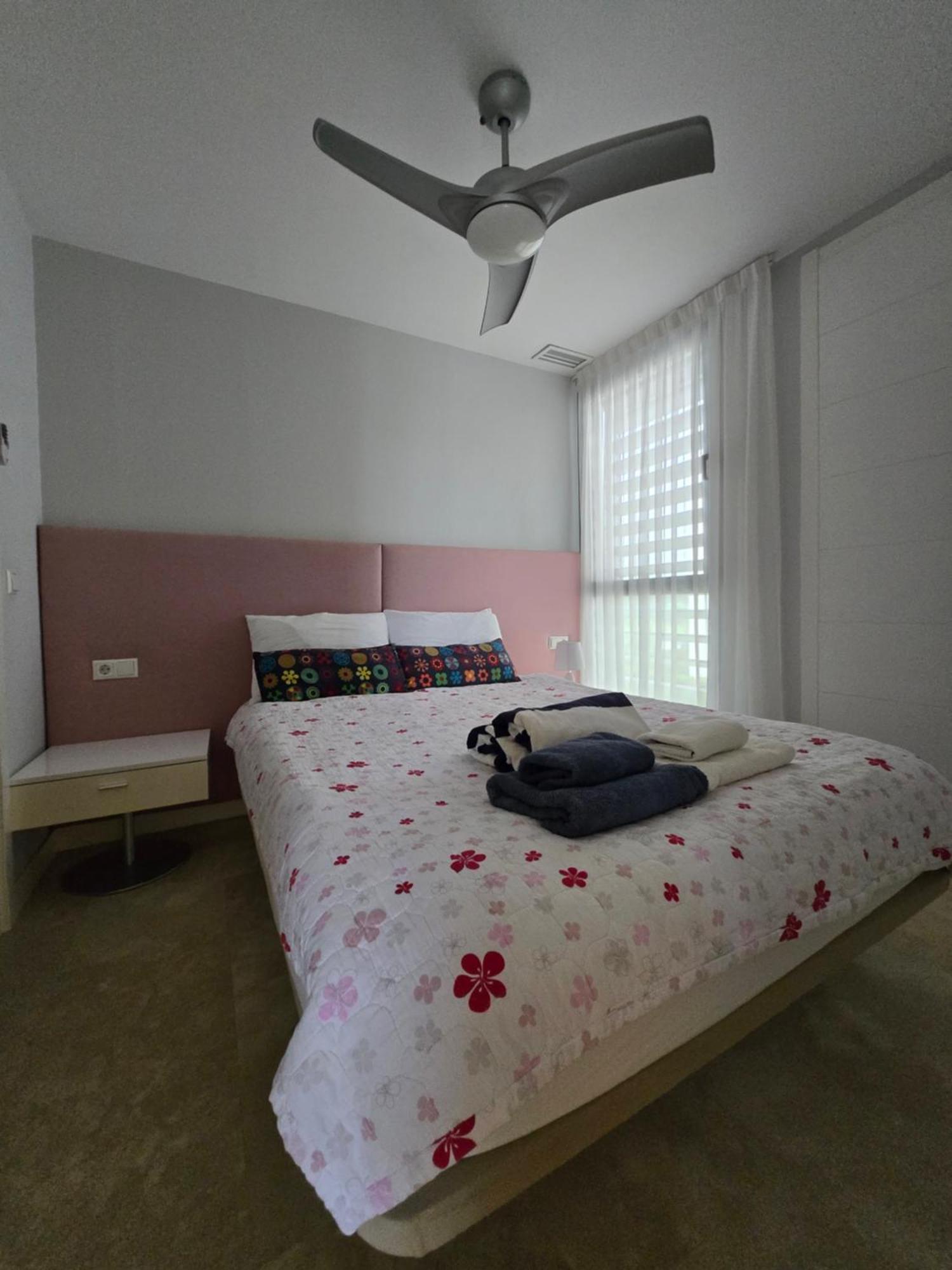 Apartamento Bonito - Playas Las Deveses Ел Вергер Екстериор снимка